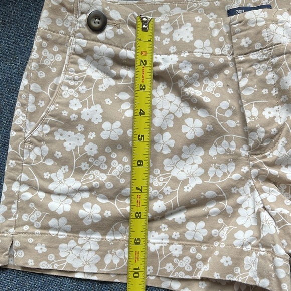 GAP SHORTS SIZE 4 - Picture 8 of 11